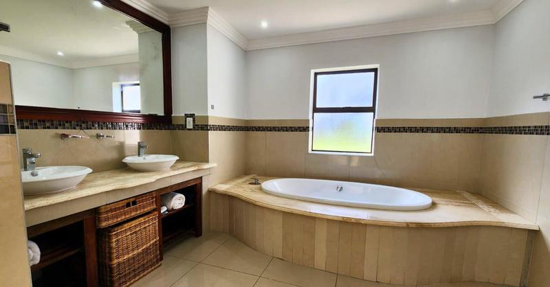 To Let 5 Bedroom Property for Rent in Pinnacle Point Golf Estate Western Cape